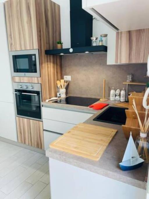 Zaffiro Casa Vacanze Al Mare วัลเลดอเรีย ภายนอก รูปภาพ